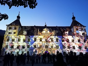 Das Klanglicht 2021 in Graz bietet Ton- und Lichtinstallationen am und um das Schloss Eggenberg.
