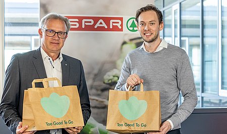 Christoph Holzer (Geschäftsführer SPAR Steiermark) mit Georg Strasser (Geschäftsführer Too Good to Go)